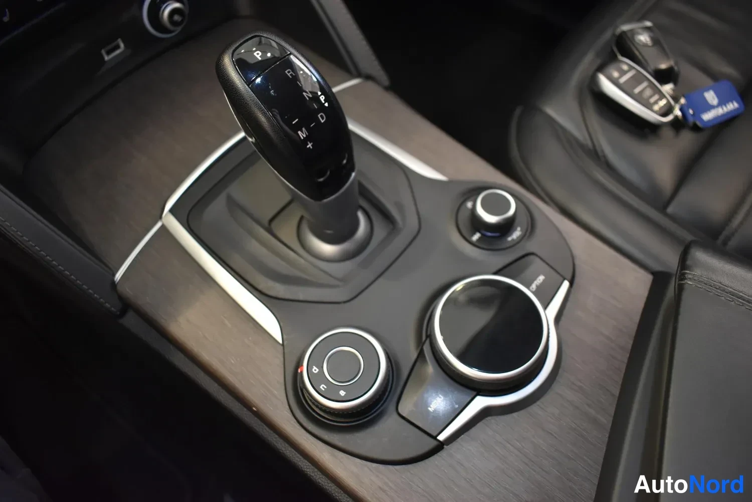 Valkoinen Alfa Romeo Stelvio 2017, ulkokuva 21 – Raisio