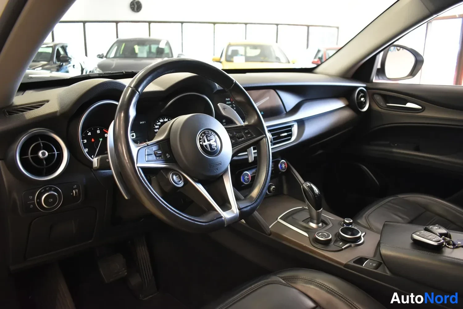 Valkoinen Alfa Romeo Stelvio 2017, ulkokuva 8 – Raisio