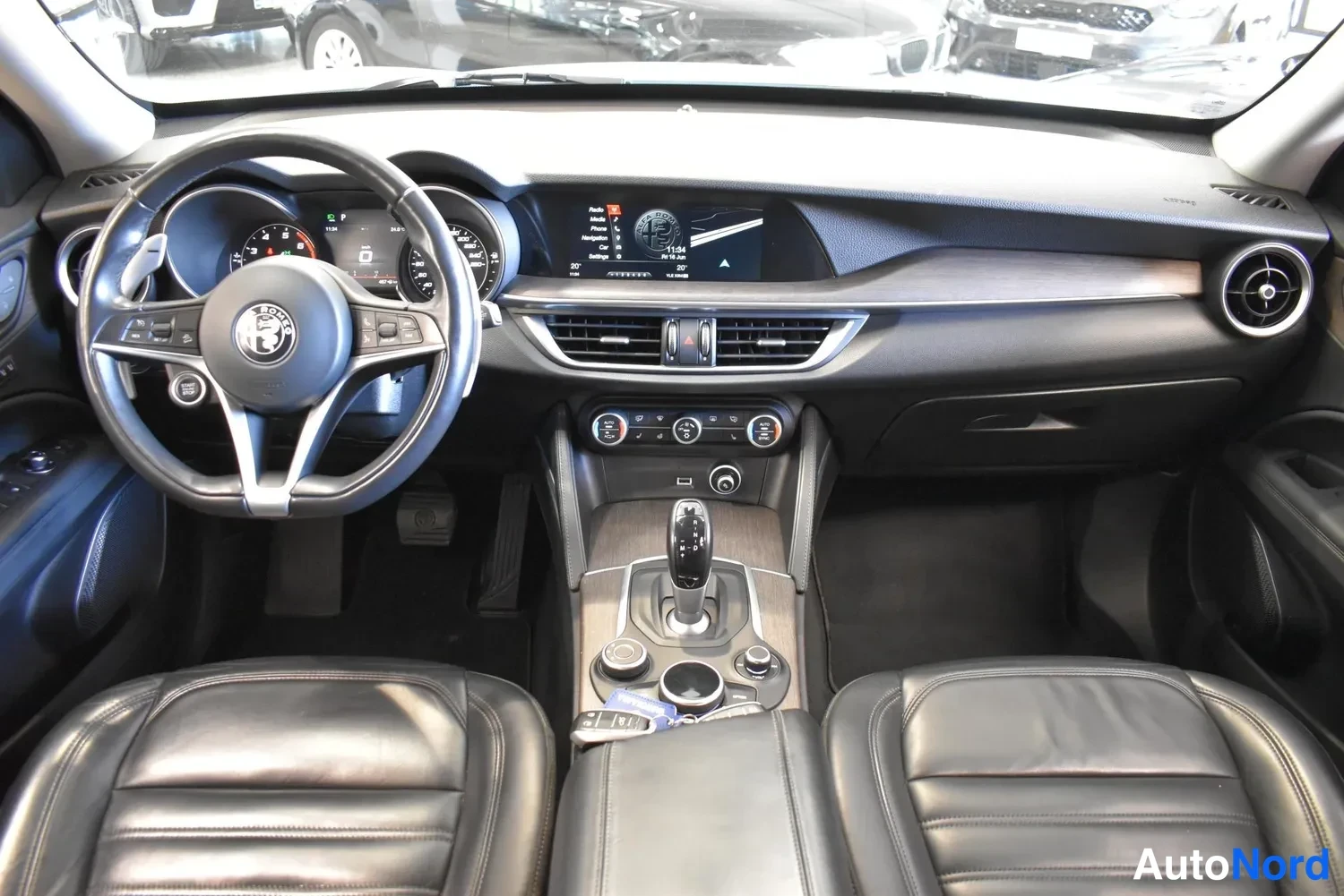 Valkoinen Alfa Romeo Stelvio 2017, ulkokuva 9 – Raisio