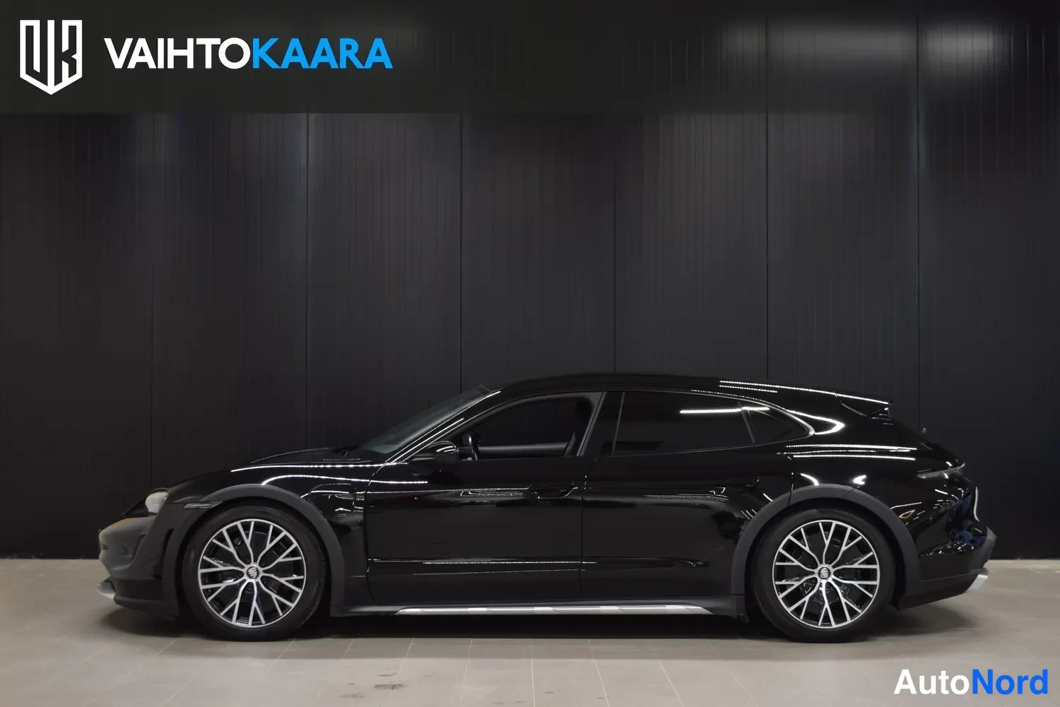 Musta Porsche Taycan 4 2022, ulkokuva 2 – Raisio
