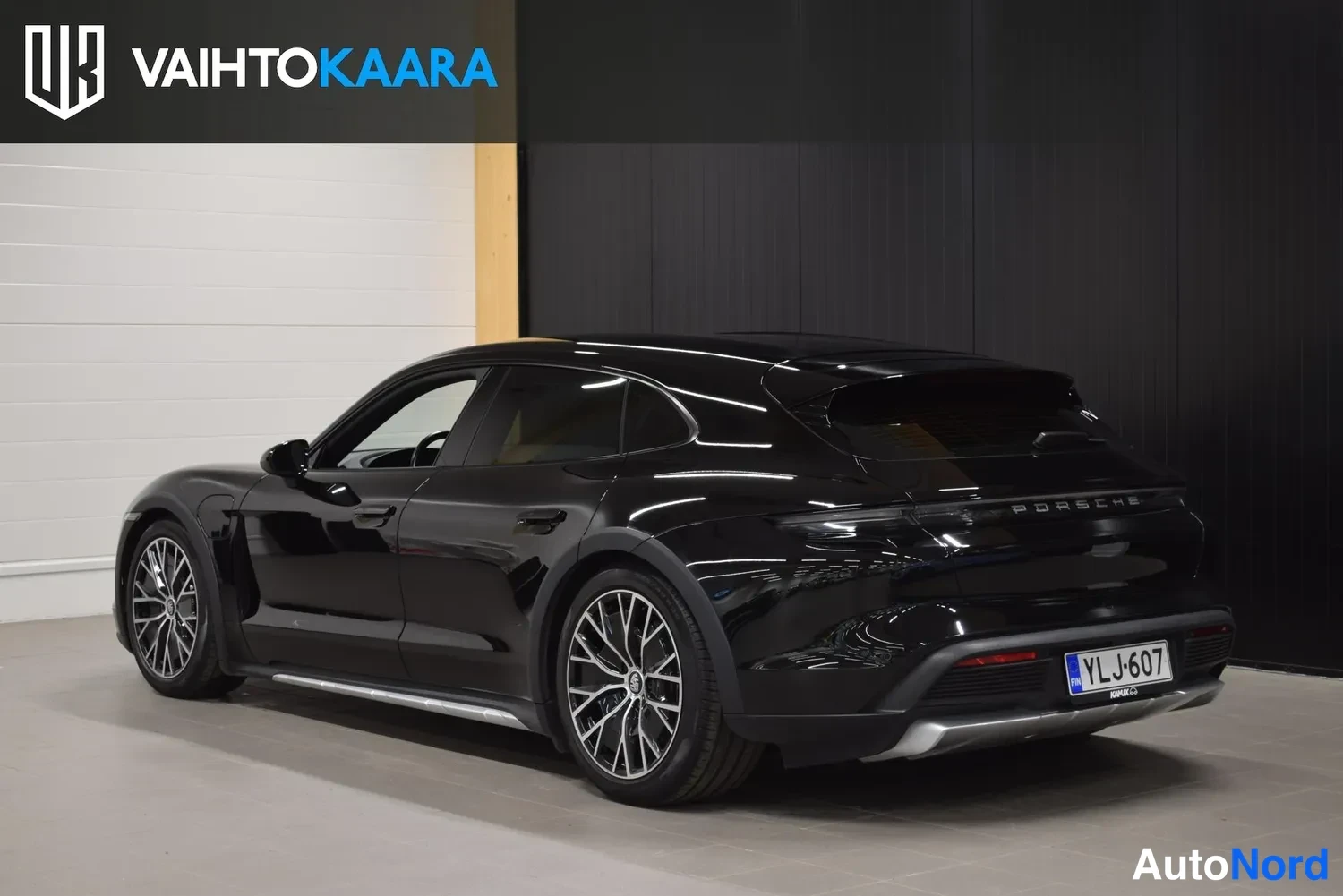 Musta Porsche Taycan 4 2022, ulkokuva 3 – Raisio