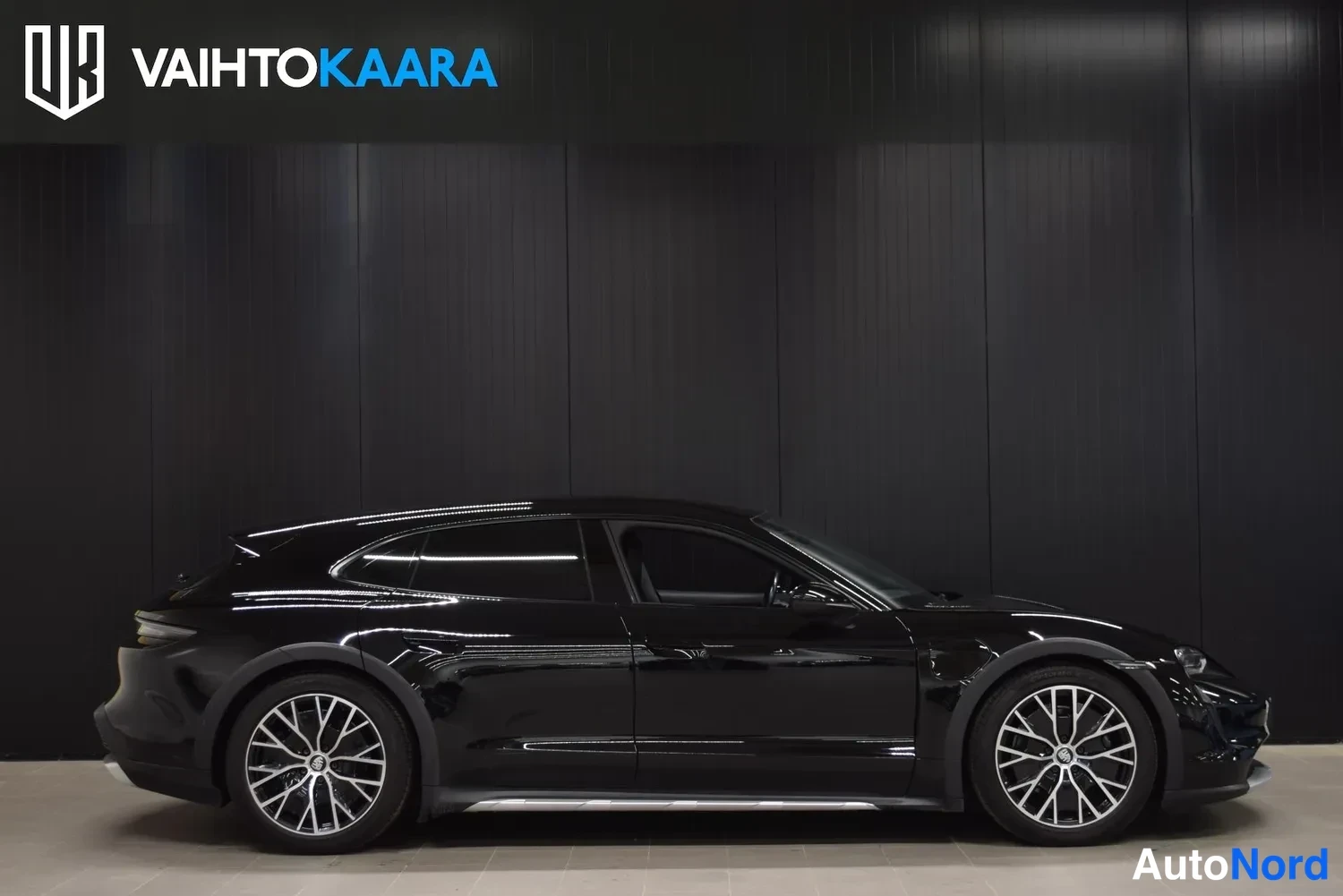 Musta Porsche Taycan 4 2022, ulkokuva 5 – Raisio