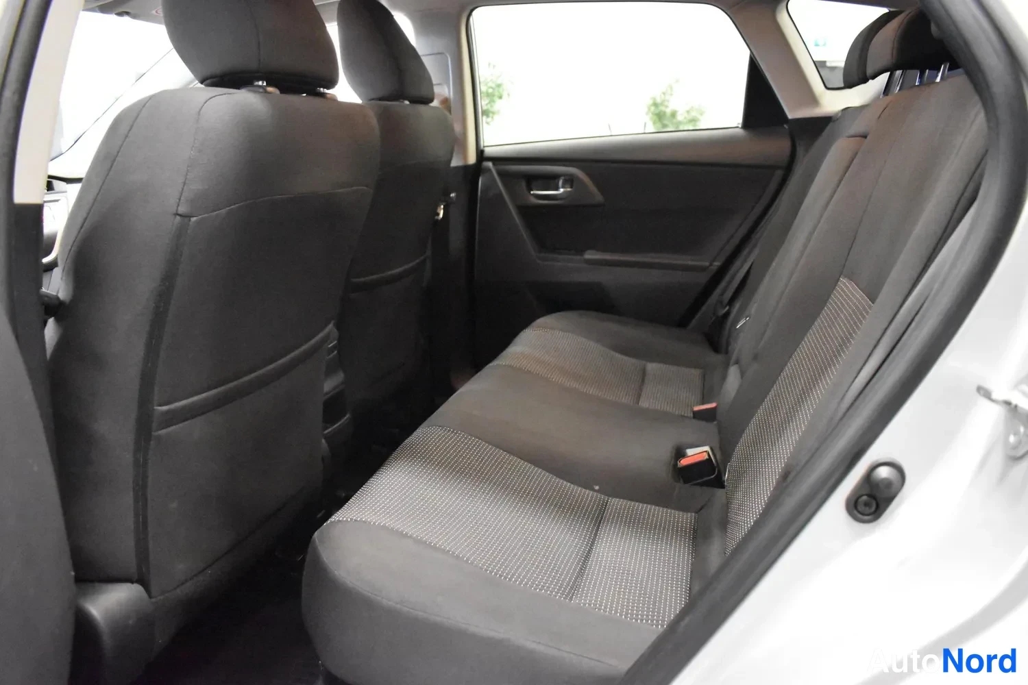 Hopea Toyota Auris 2013, ulkokuva 9 – Raisio