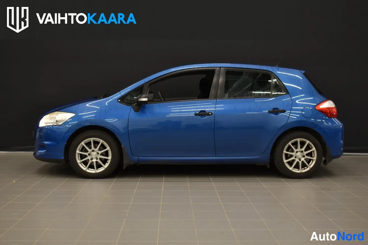 Sininen Toyota Auris 2011, ulkokuva 2 – Raisio