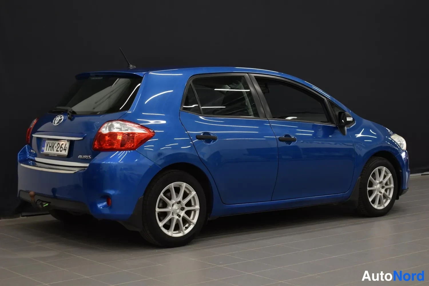 Sininen Toyota Auris 2011, takaviisto, kuva 6