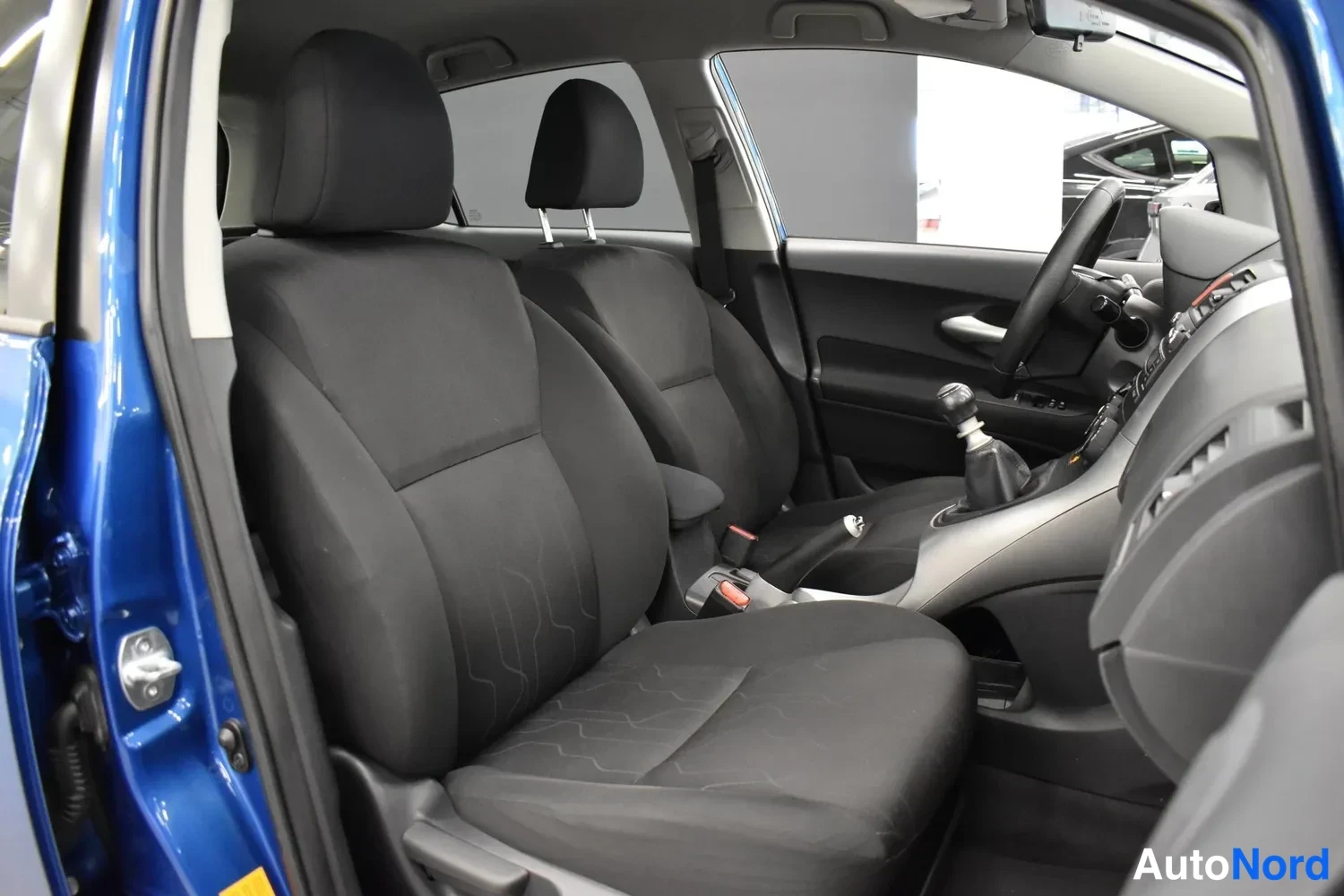 Sininen Toyota Auris 2011, kuva 13