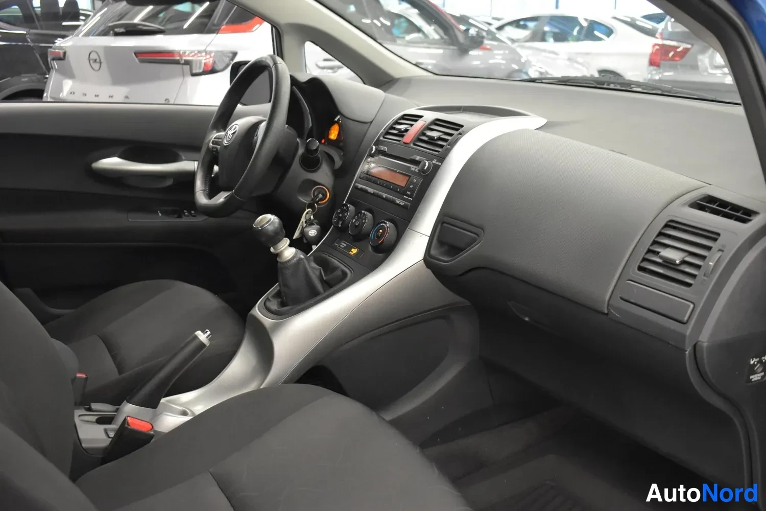 Sininen Toyota Auris 2011, kuva 14