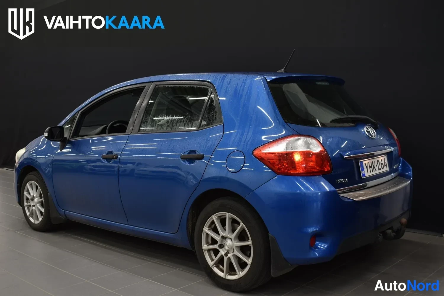 Sininen Toyota Auris 2011, ulkokuva 3 – Raisio