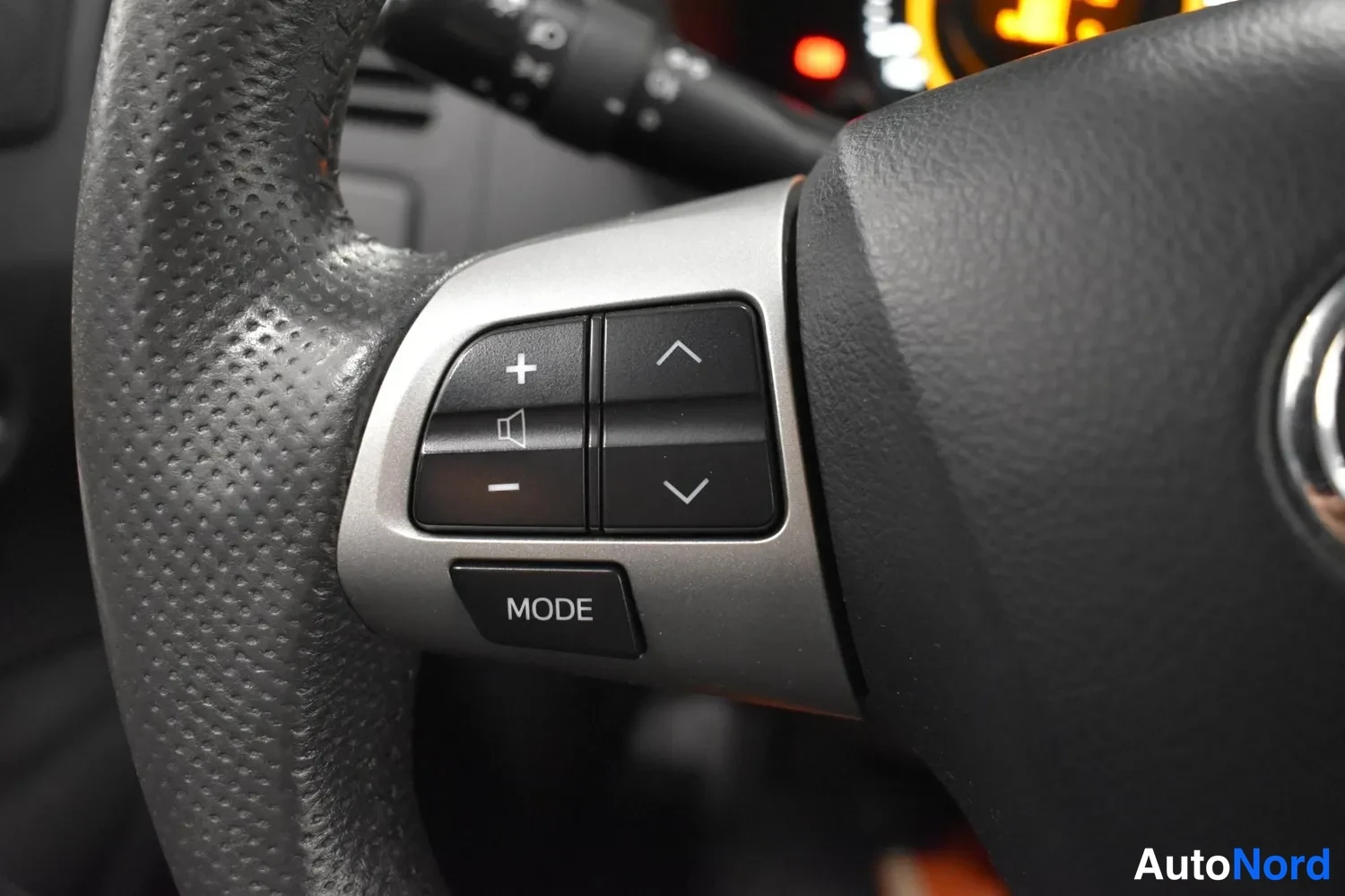 Sininen Toyota Auris 2011, kuva 17