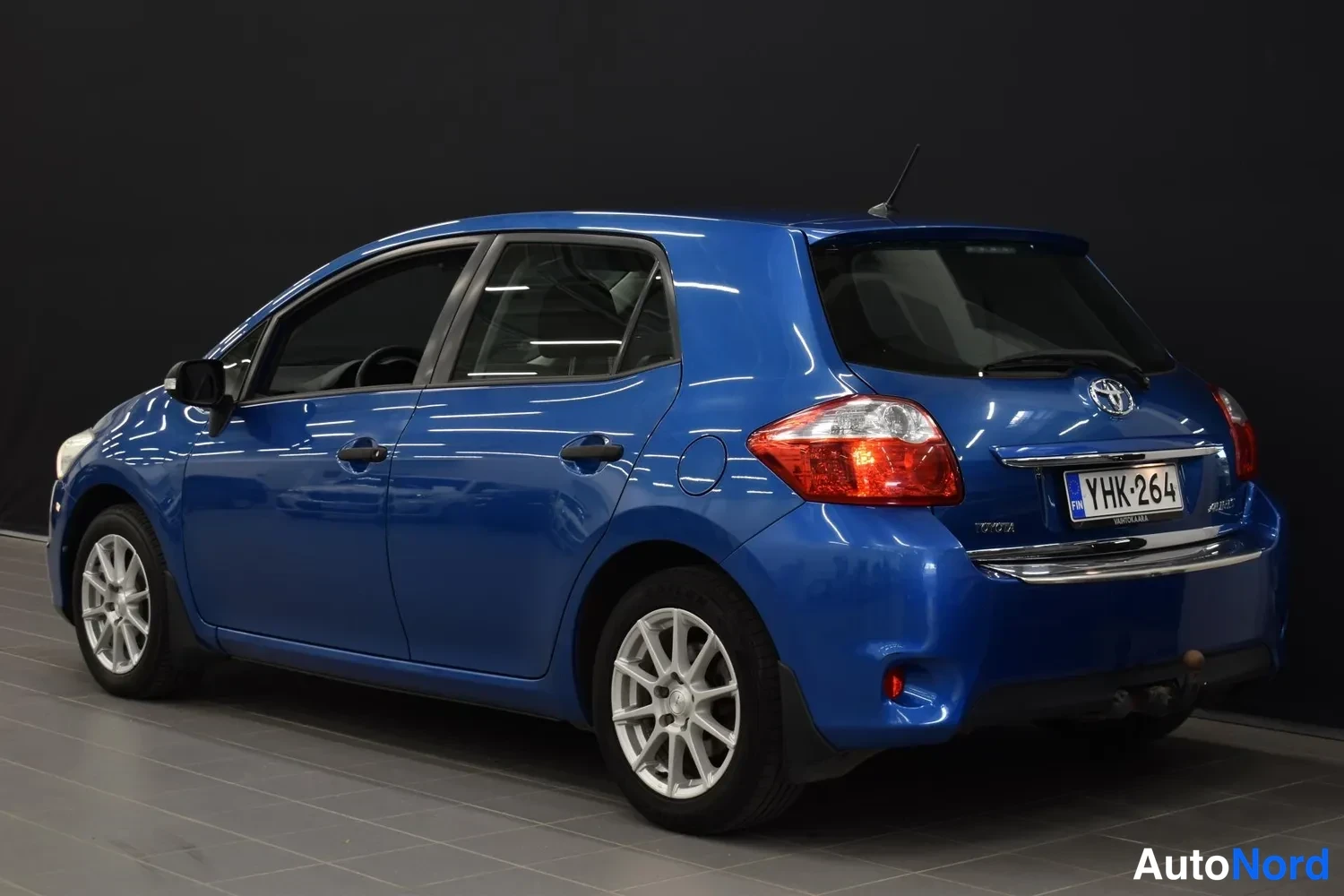 Sininen Toyota Auris 2011, takaviisto, kuva 5