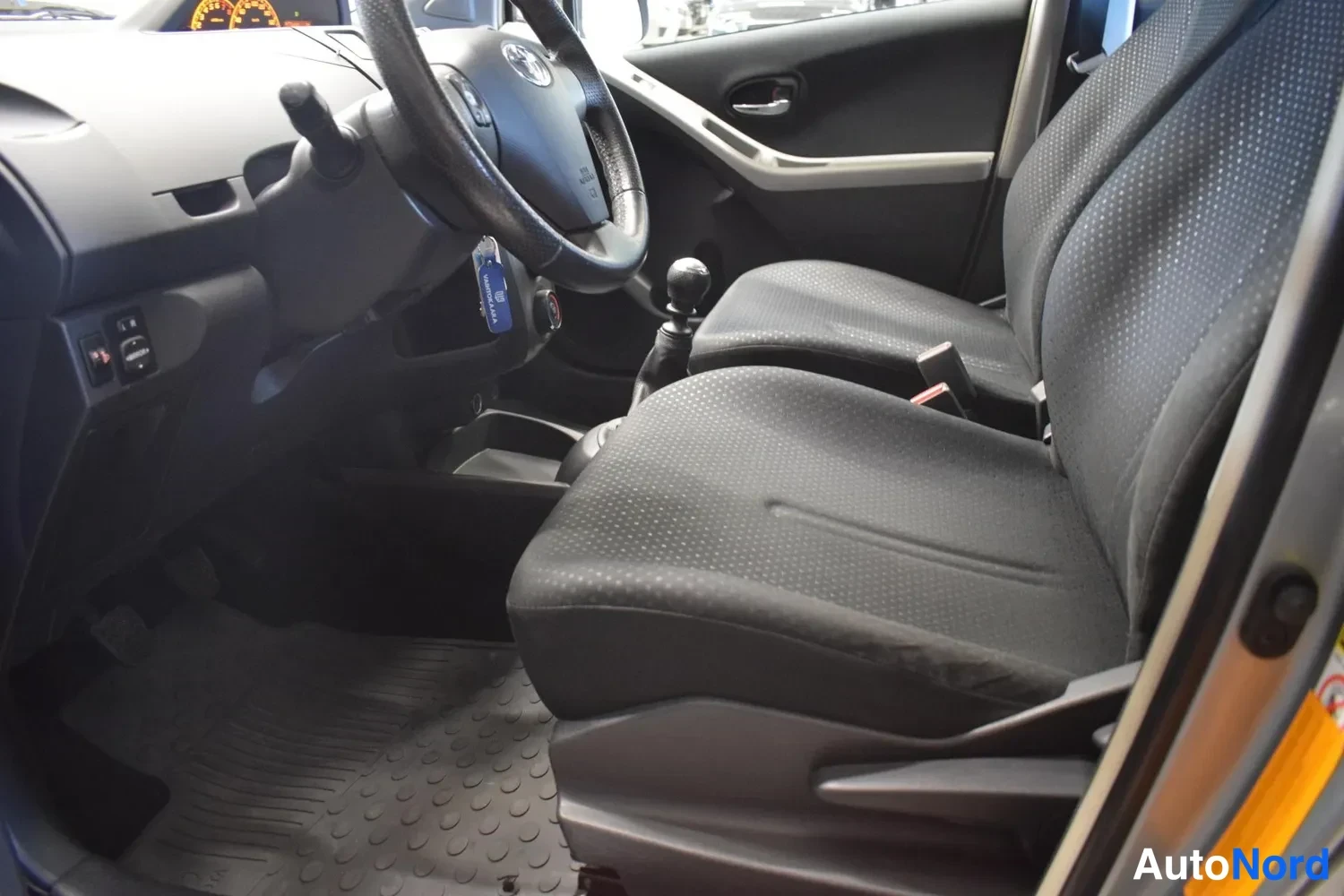 Hopea Toyota Yaris 2010, ulkokuva 8 – Raisio