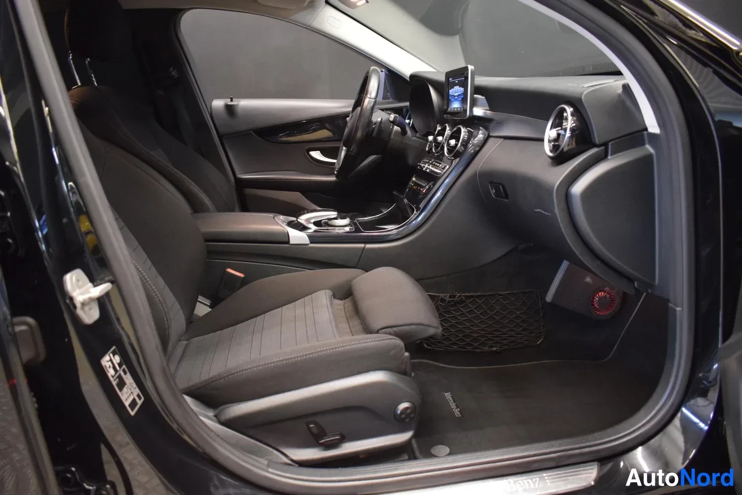 Musta Mercedes-Benz C 200 BlueTEC 2015, ulkokuva 11 – Raisio