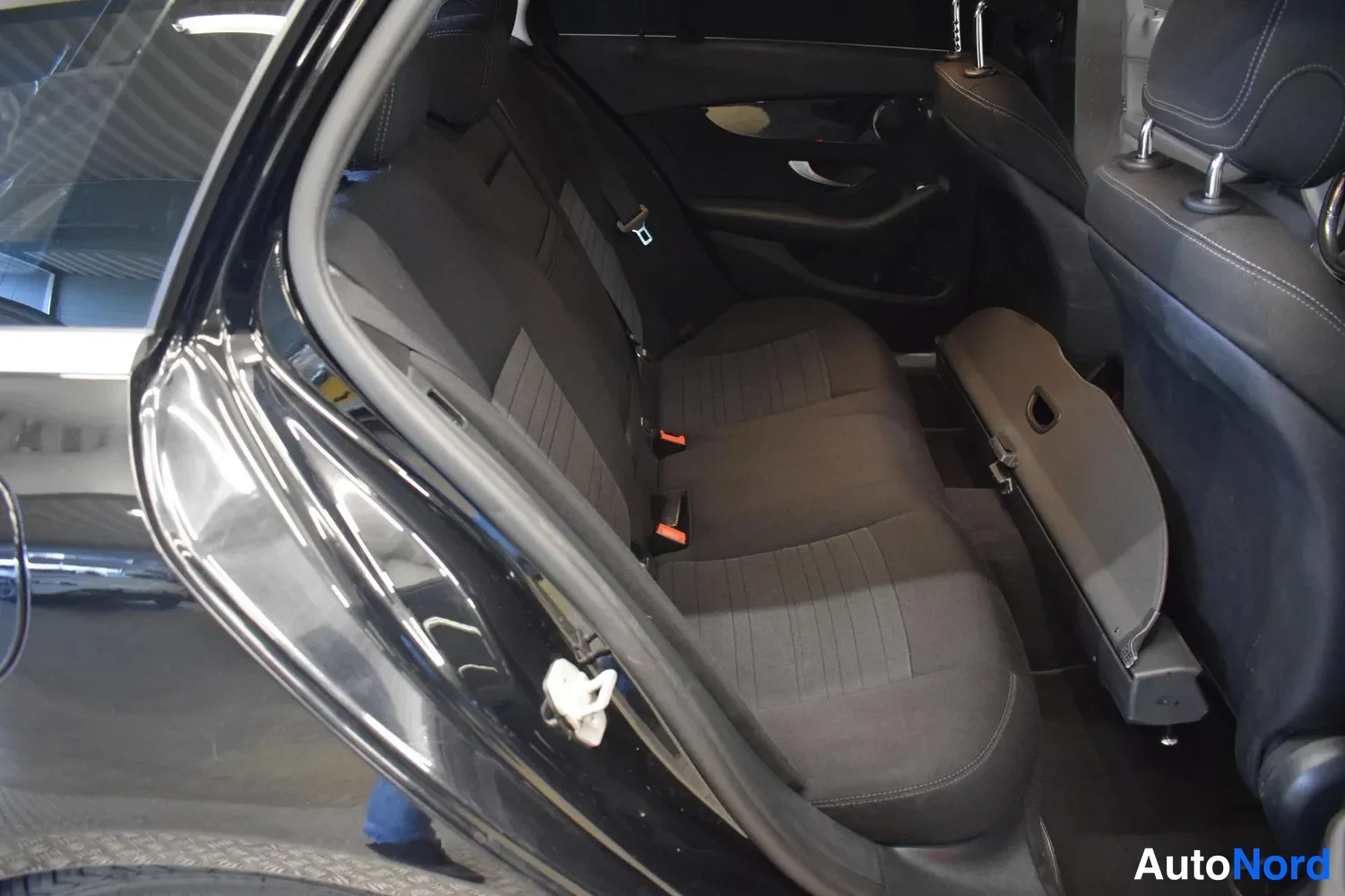 Musta Mercedes-Benz C 200 BlueTEC 2015, ulkokuva 18 – Raisio