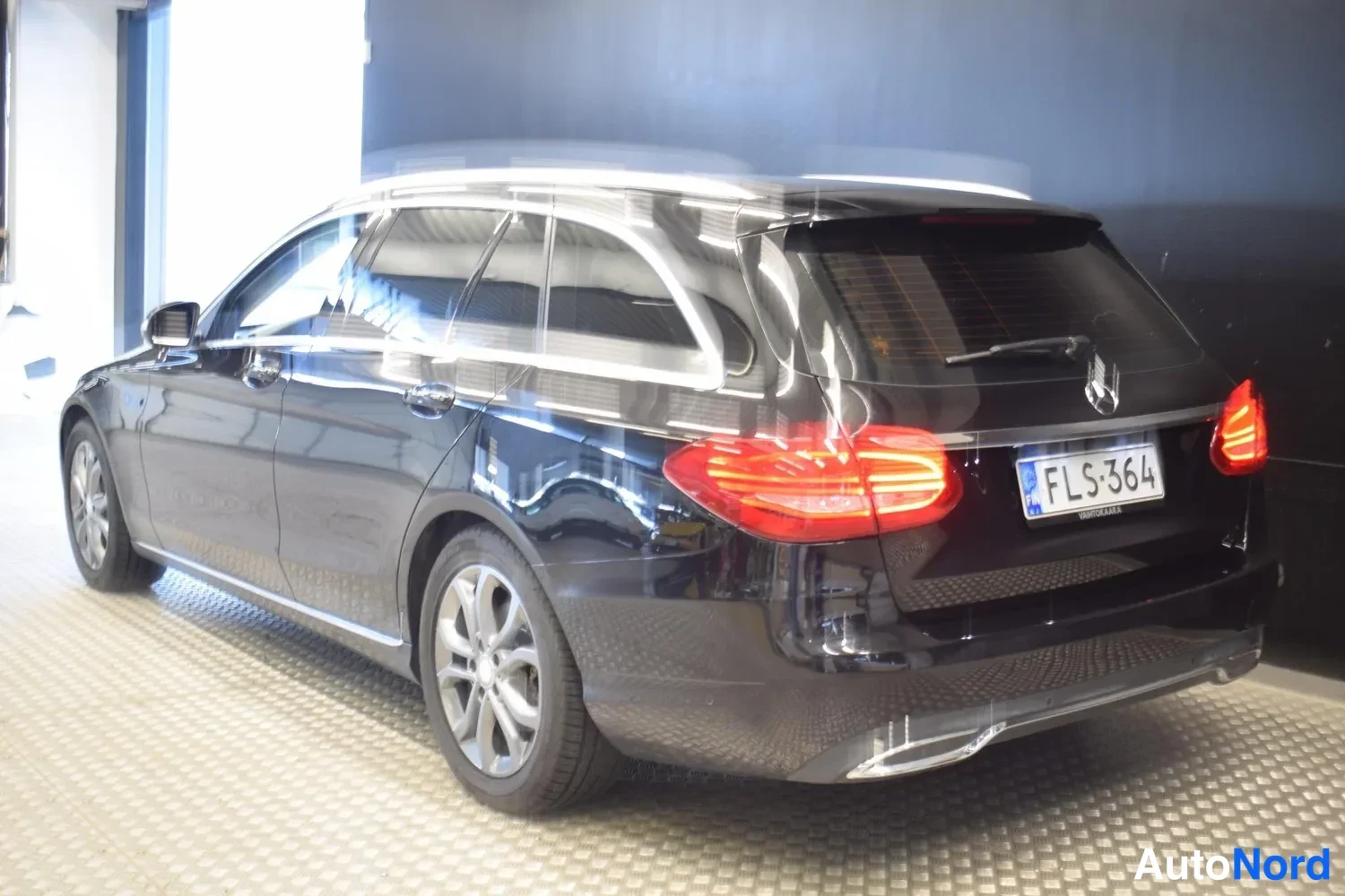 Musta Mercedes-Benz C 200 BlueTEC 2015, ulkokuva 3 – Raisio