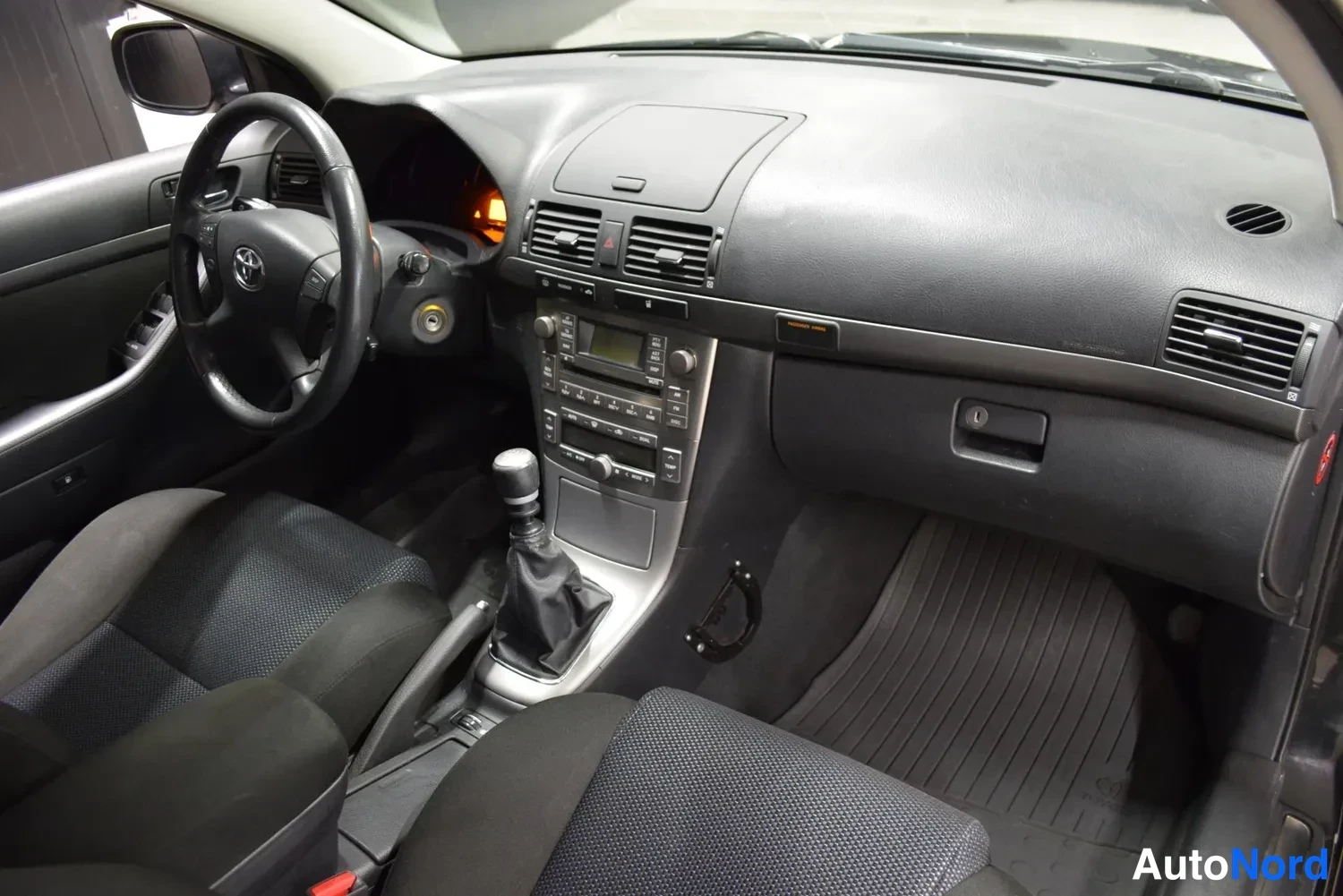 Musta Toyota Avensis 2008, ulkokuva 11 – Raisio