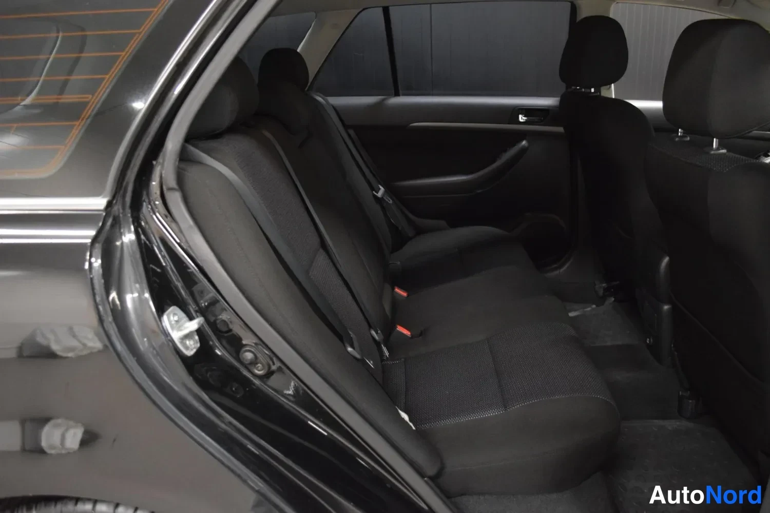Musta Toyota Avensis 2008, ulkokuva 13 – Raisio