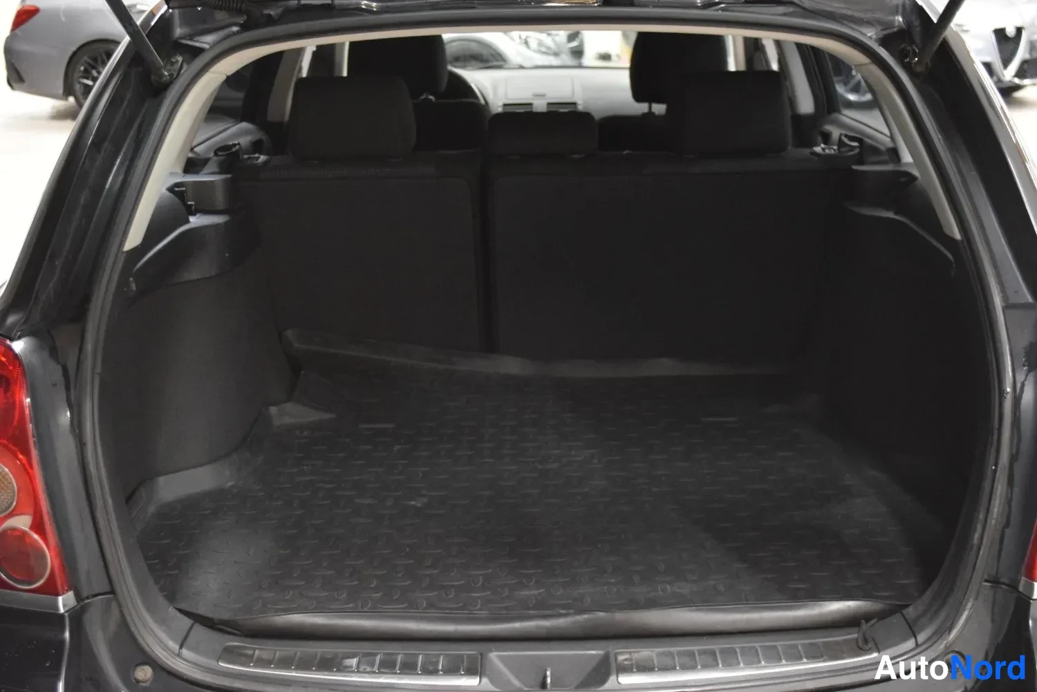 Musta Toyota Avensis 2008, ulkokuva 14 – Raisio
