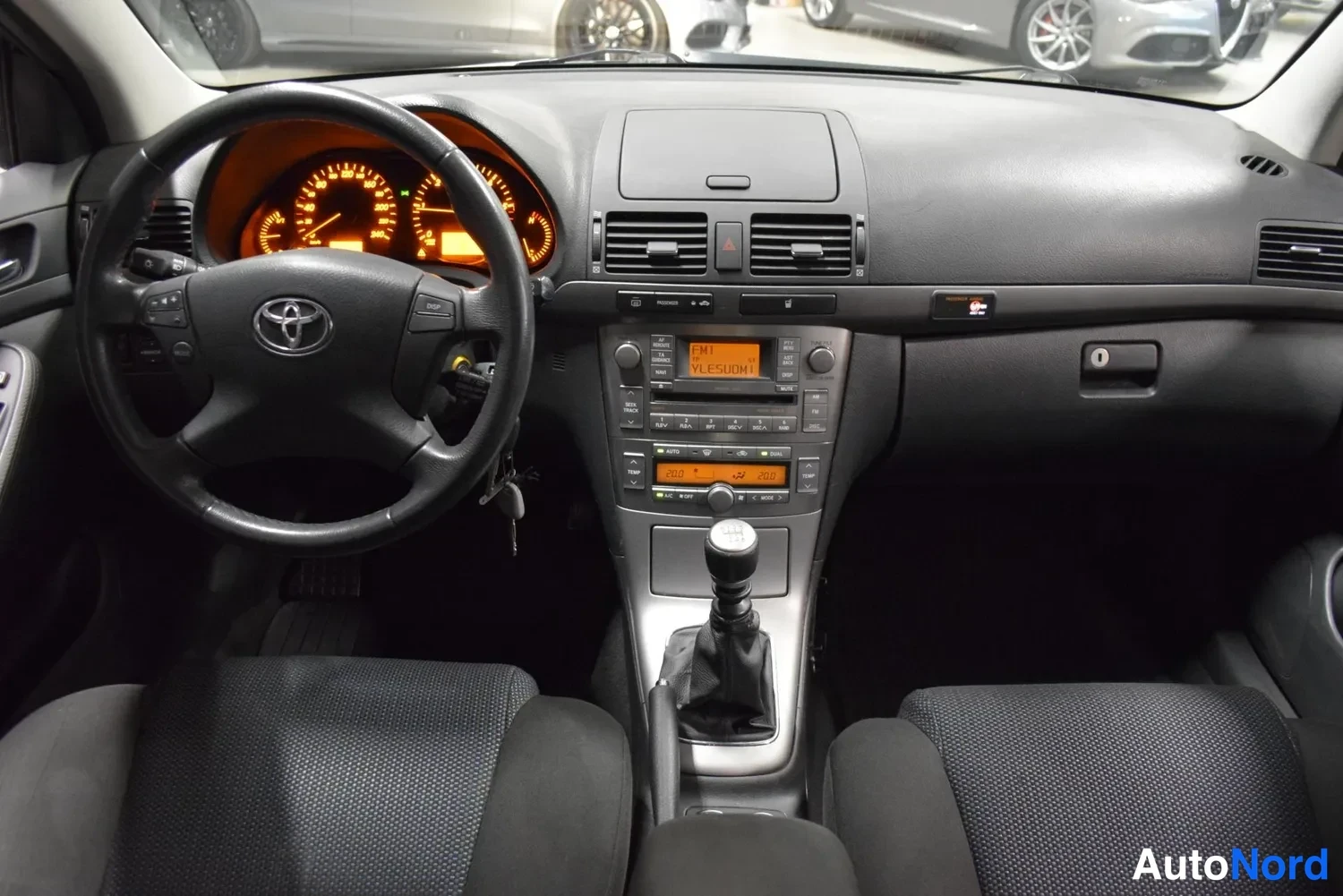 Musta Toyota Avensis 2008, ulkokuva 15 – Raisio