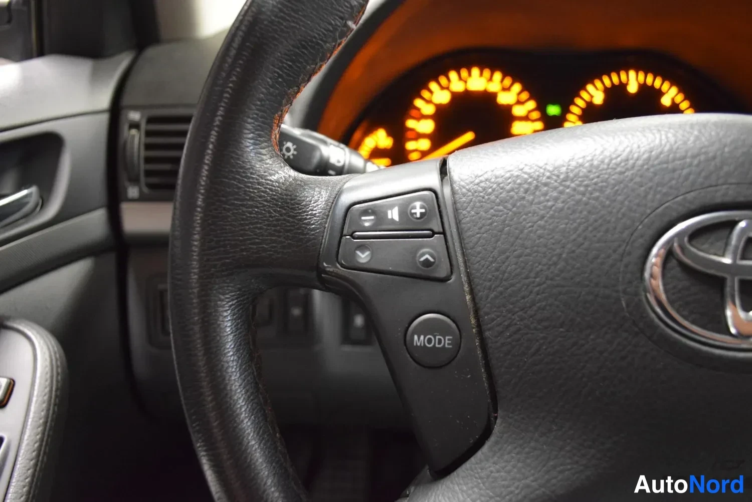 Musta Toyota Avensis 2008, ulkokuva 17 – Raisio