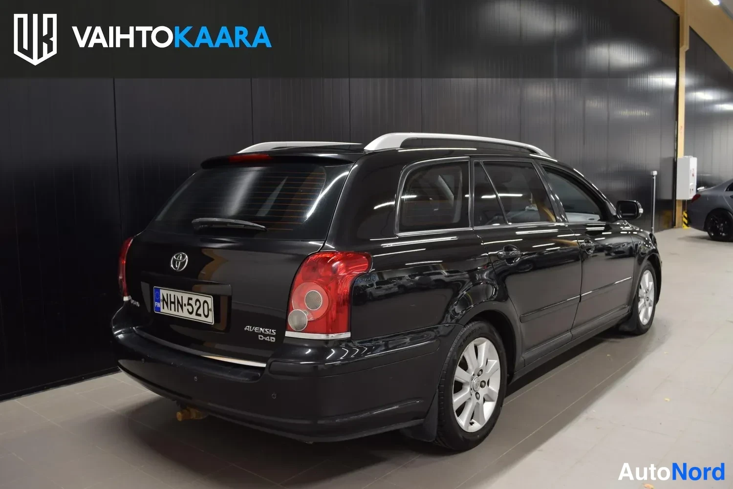 Musta Toyota Avensis 2008, ulkokuva 4 – Raisio