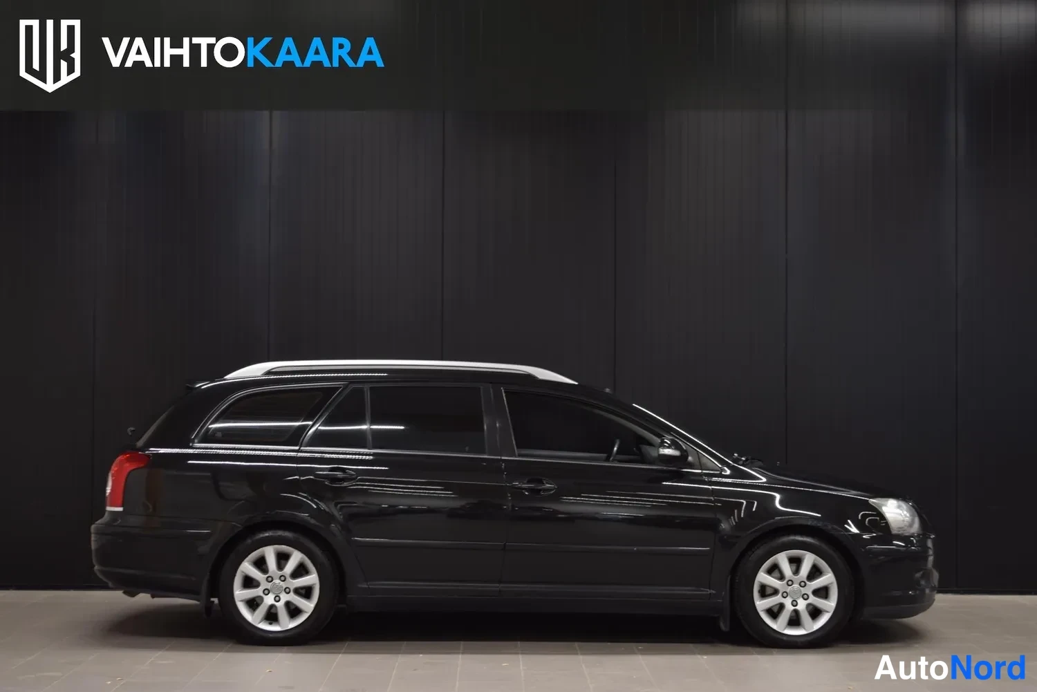 Musta Toyota Avensis 2008, ulkokuva 5 – Raisio