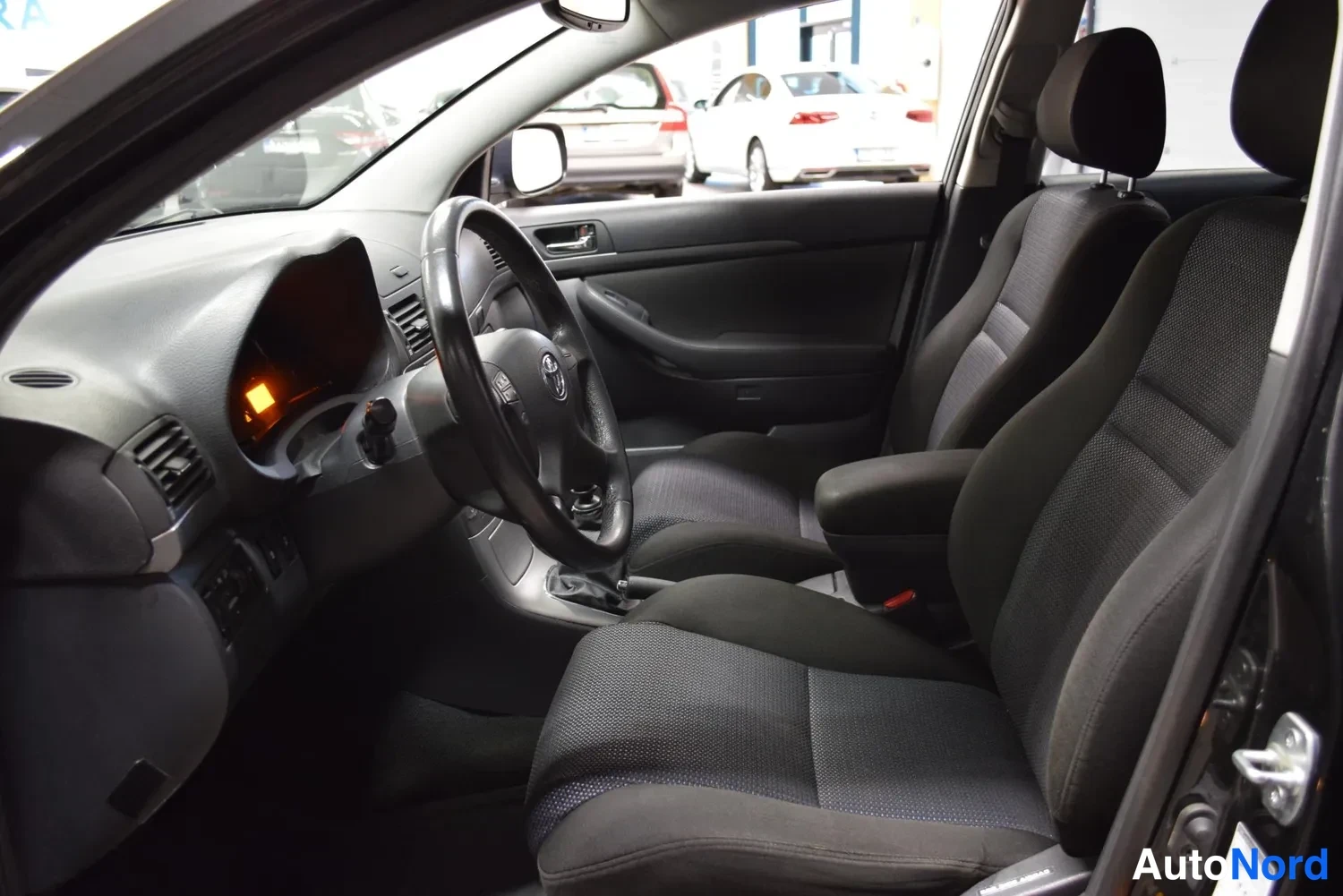 Musta Toyota Avensis 2008, ulkokuva 7 – Raisio