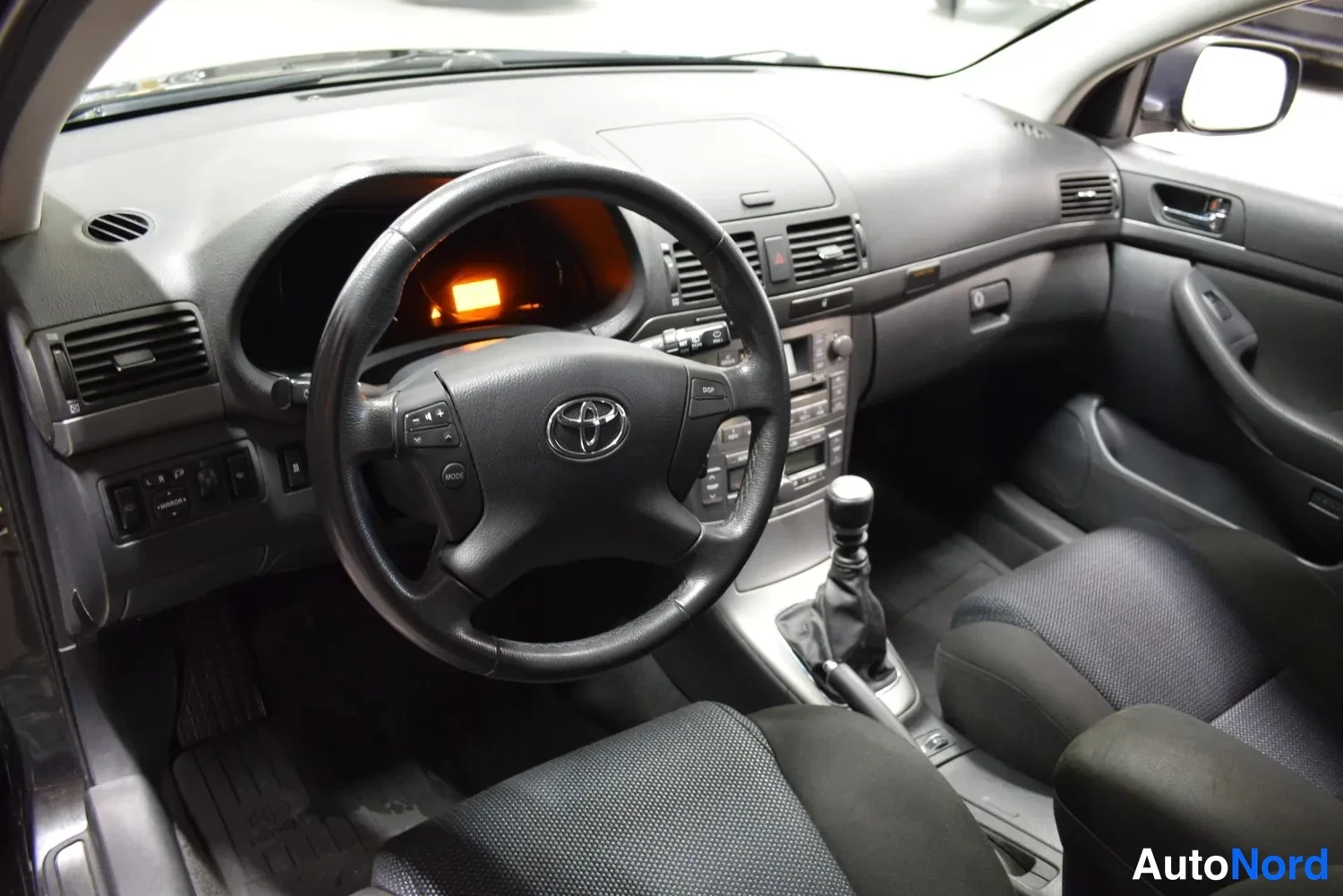 Musta Toyota Avensis 2008, ulkokuva 8 – Raisio