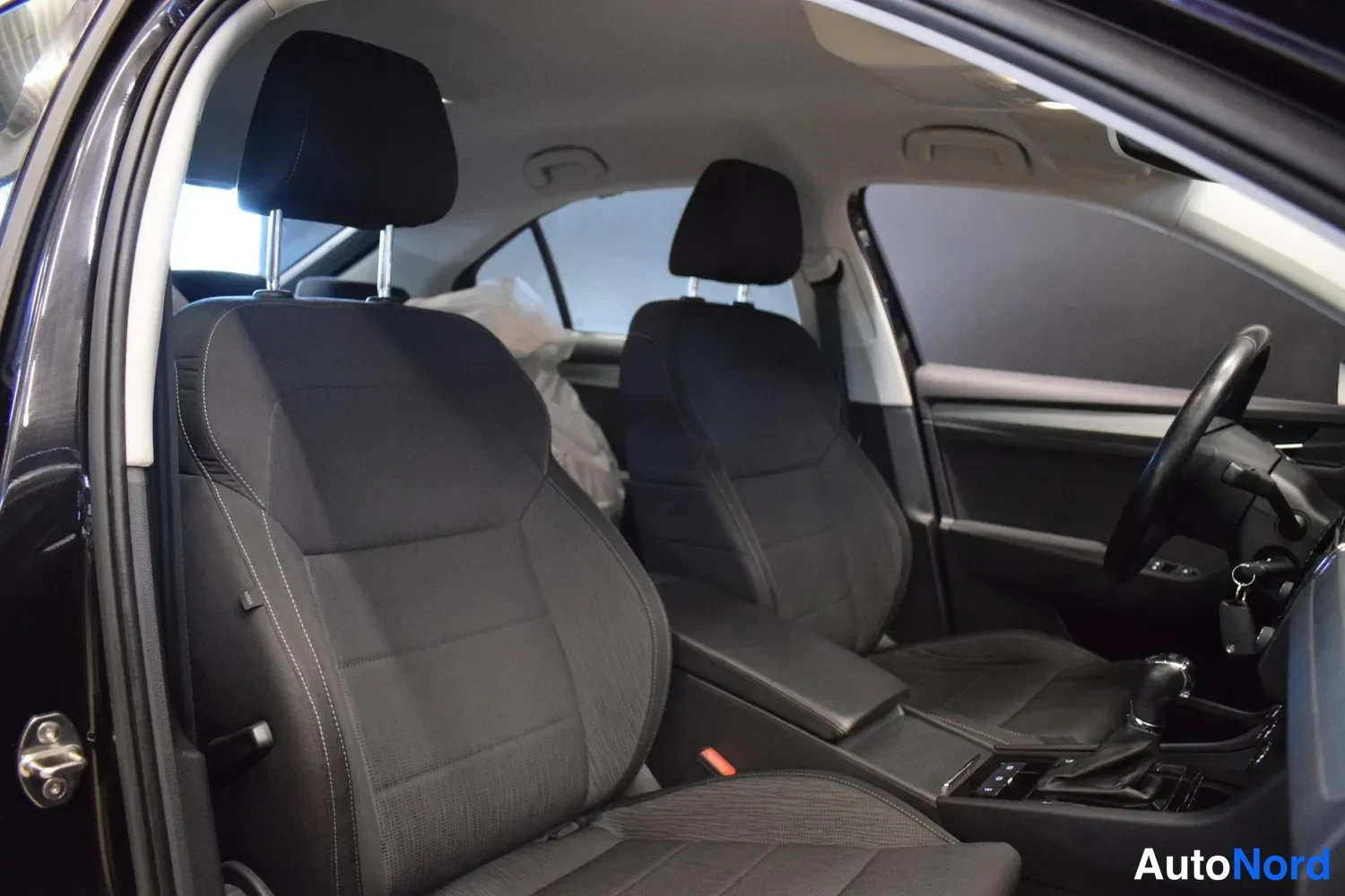 Musta Skoda Superb 2015, ulkokuva 13 – Raisio
