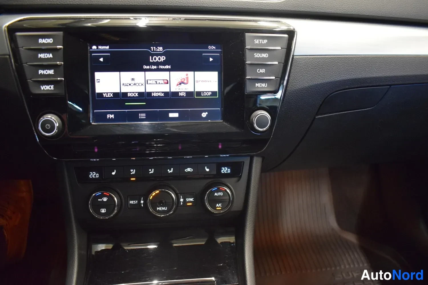 Musta Skoda Superb 2015, ulkokuva 16 – Raisio