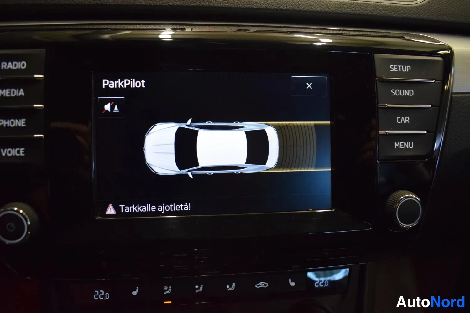 Musta Skoda Superb 2015, ulkokuva 17 – Raisio