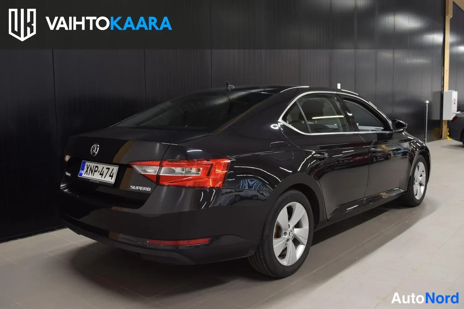 Musta Skoda Superb 2015, ulkokuva 5 – Raisio