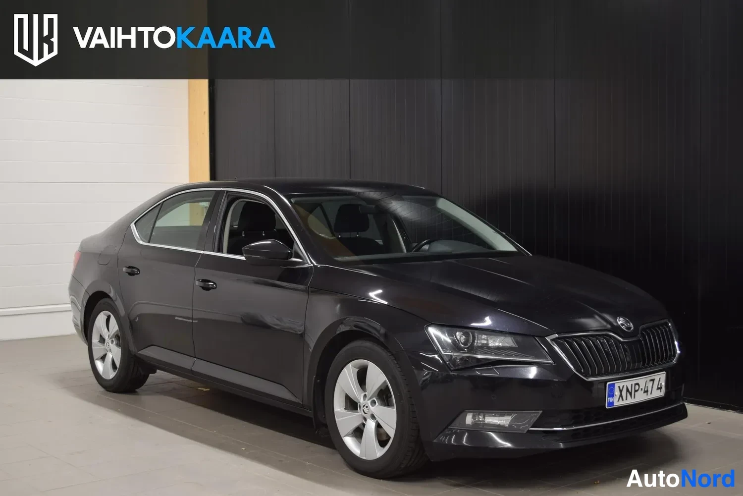 Musta Skoda Superb 2015, ulkokuva 7 – Raisio