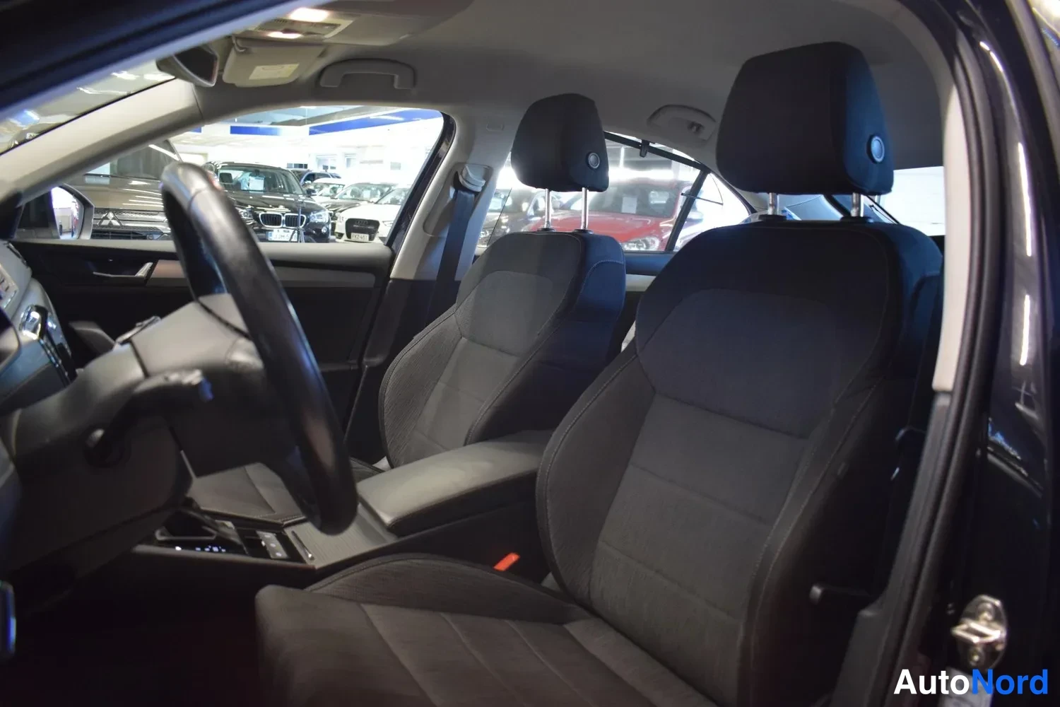 Musta Skoda Superb 2015, ulkokuva 10 – Raisio