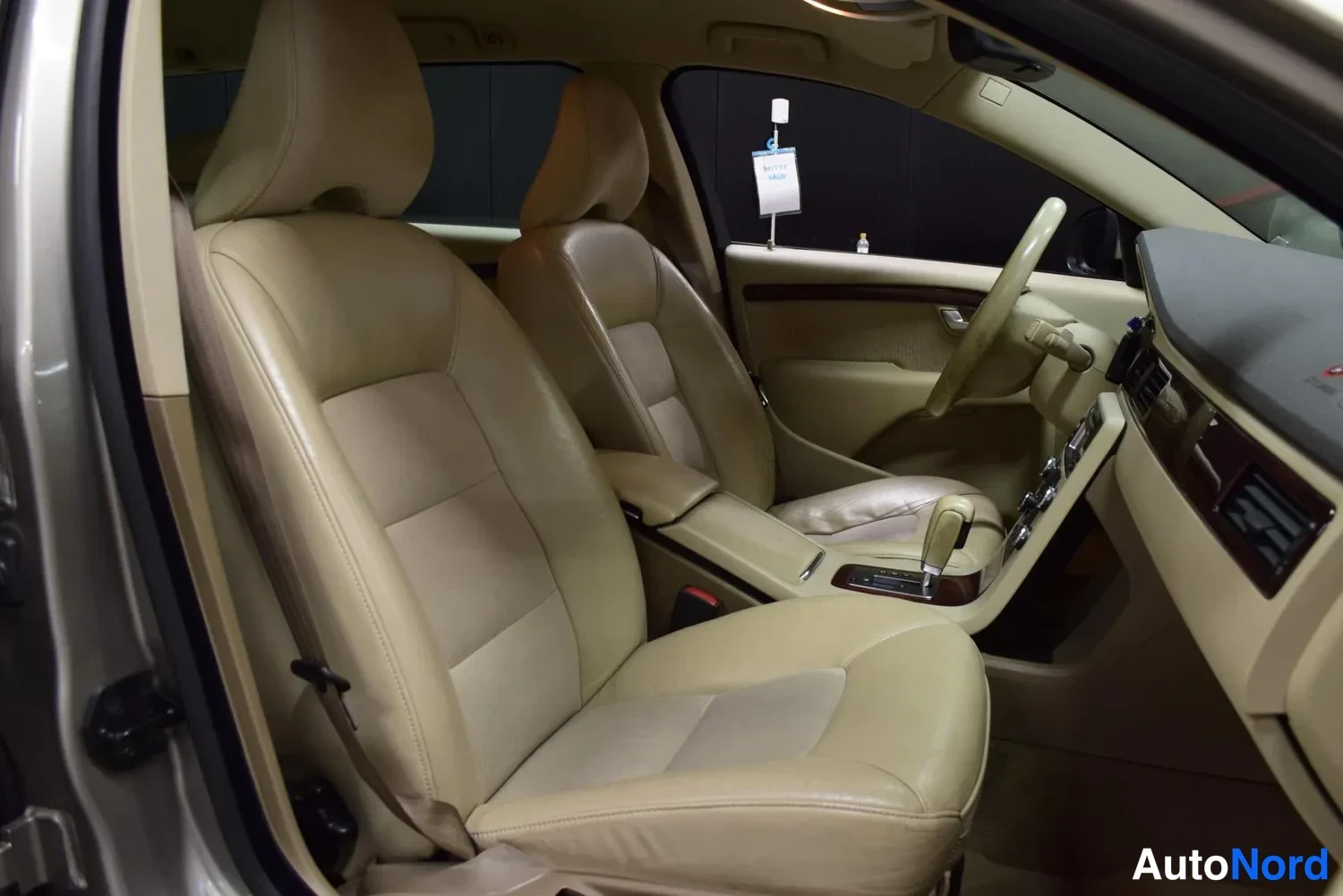 Harmaa Volvo V70 2008, ulkokuva 12 – Raisio