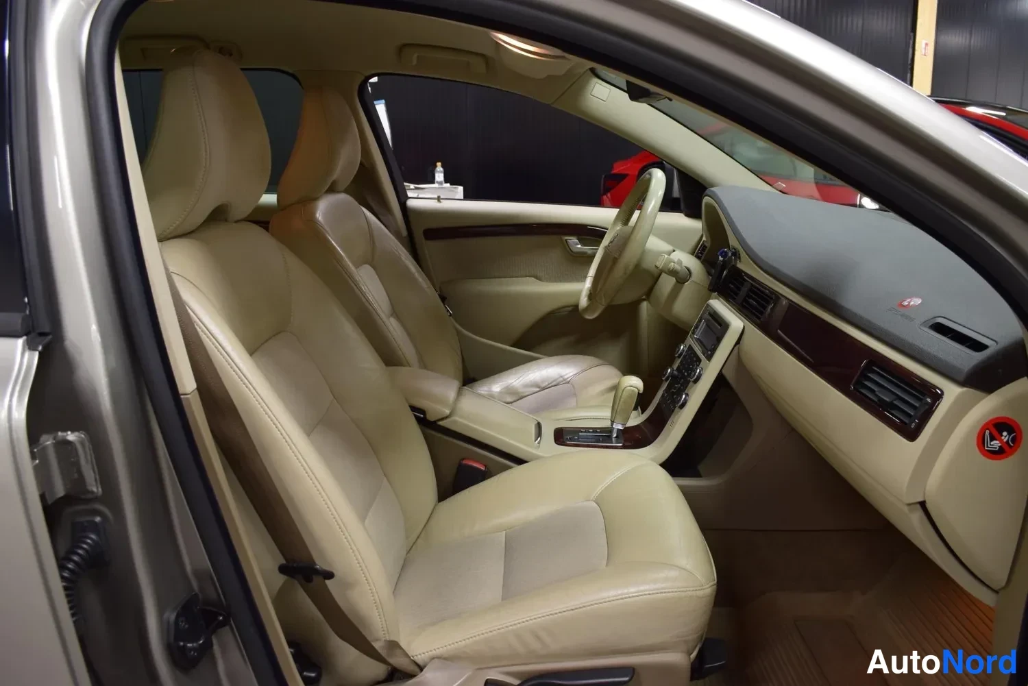 Harmaa Volvo V70 2008, ulkokuva 10 – Raisio