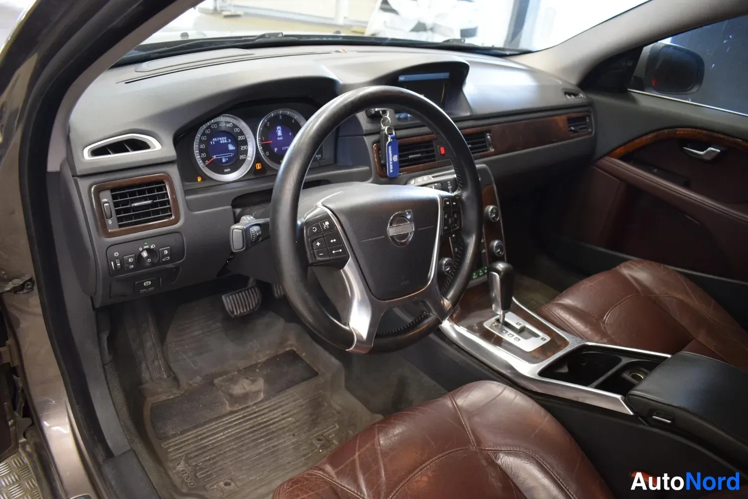 Harmaa Volvo V70 2012, ulkokuva 2 – Raisio
