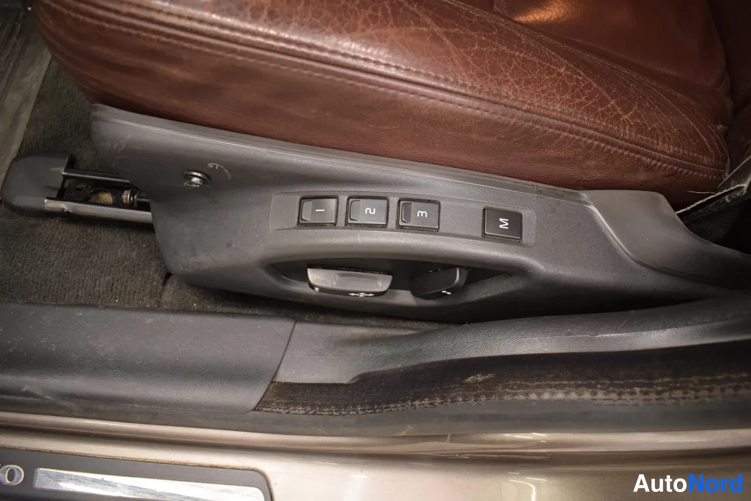 Harmaa Volvo V70 2012, ulkokuva 4 – Raisio
