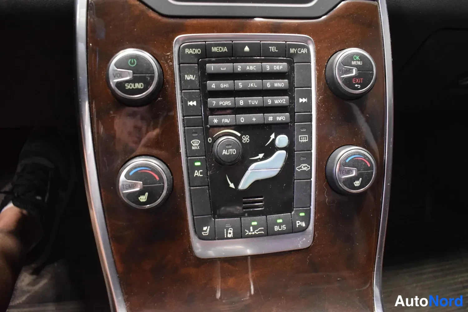 Harmaa Volvo V70 2012, ulkokuva 6 – Raisio