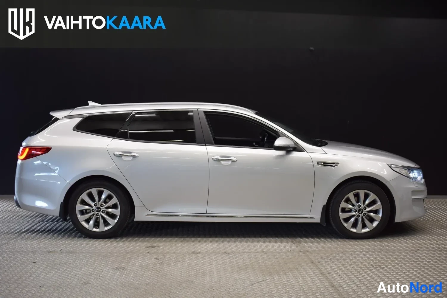 Hopea Kia Optima 2016, etuviisto, keula oikealle, kuva 3
