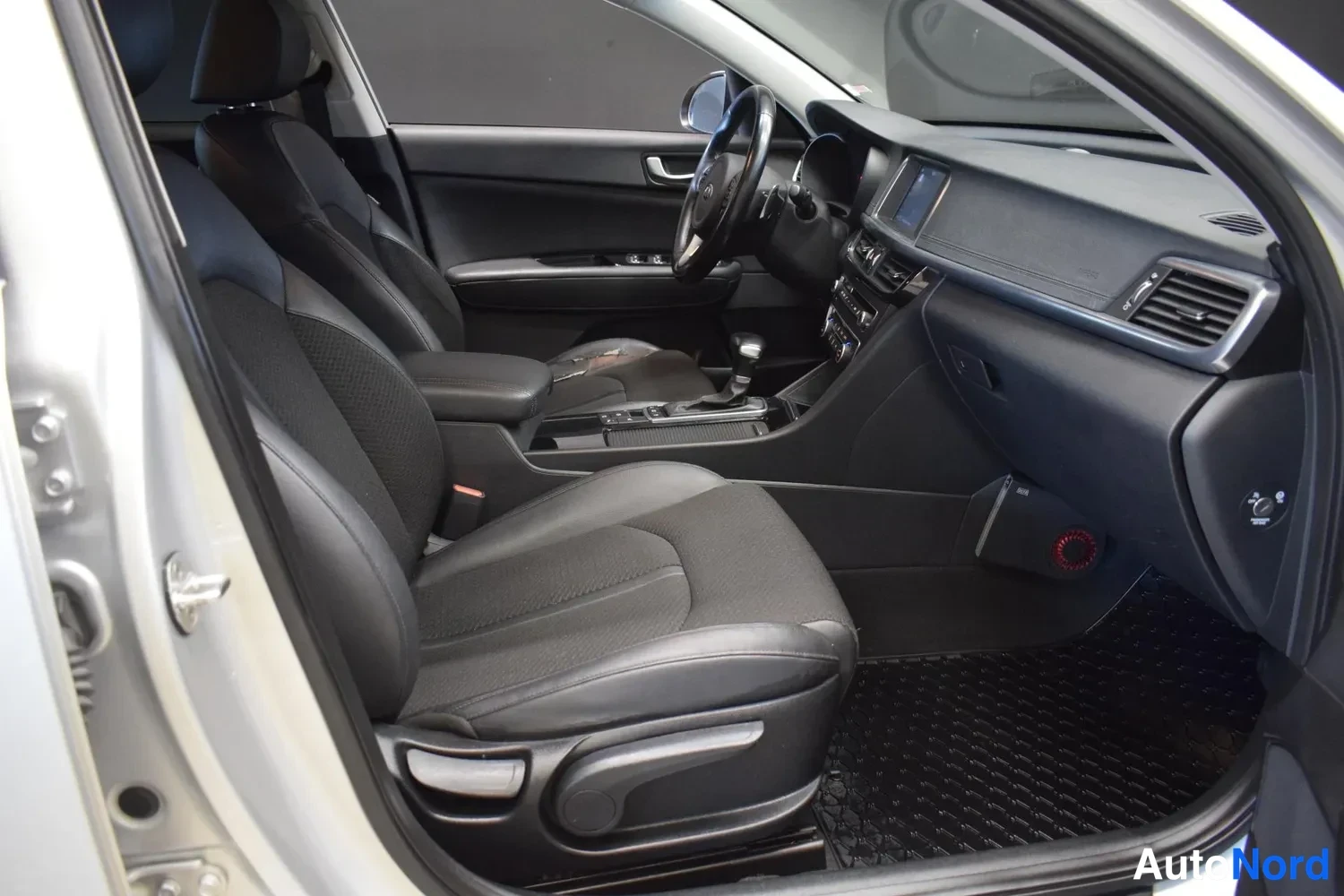 Hopea Kia Optima 2016, kuva 17