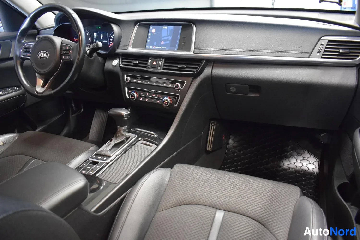 Hopea Kia Optima 2016, kuva 18