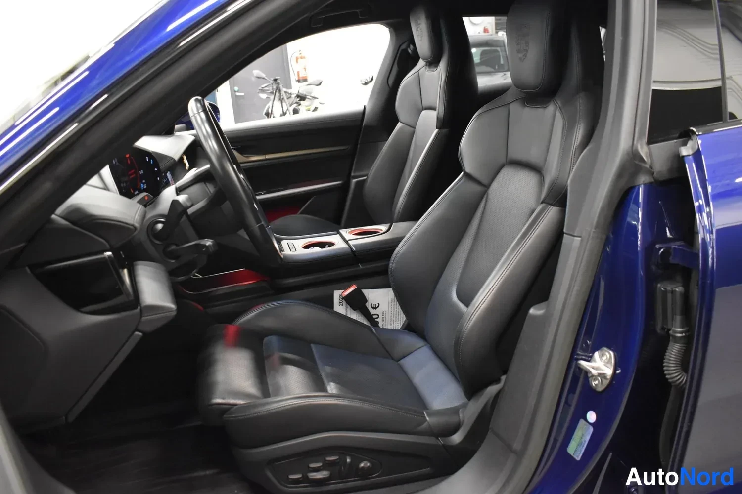 Sininen Porsche Taycan 4 2023, ulkokuva 7 – Raisio