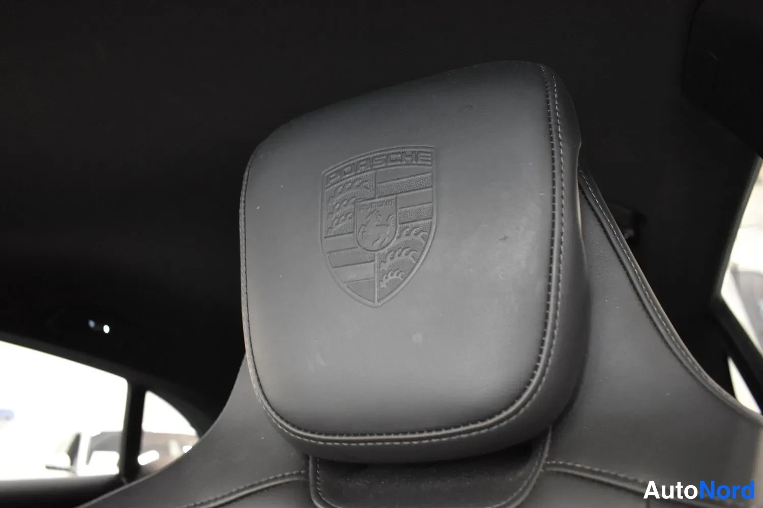 Sininen Porsche Taycan 4 2023, ulkokuva 10 – Raisio