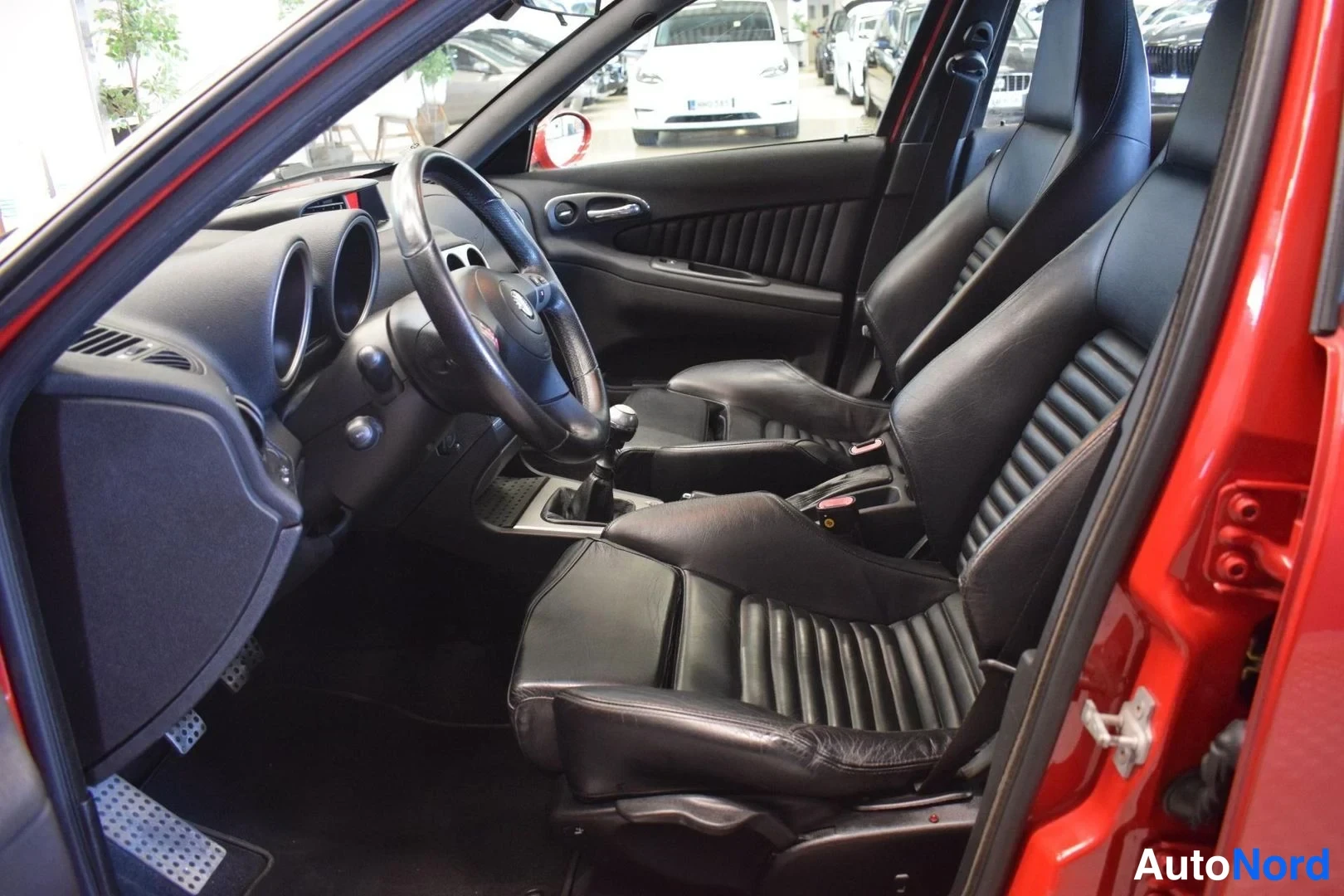 Punainen Alfa Romeo 156 2004, ohjaamo, kuva 14