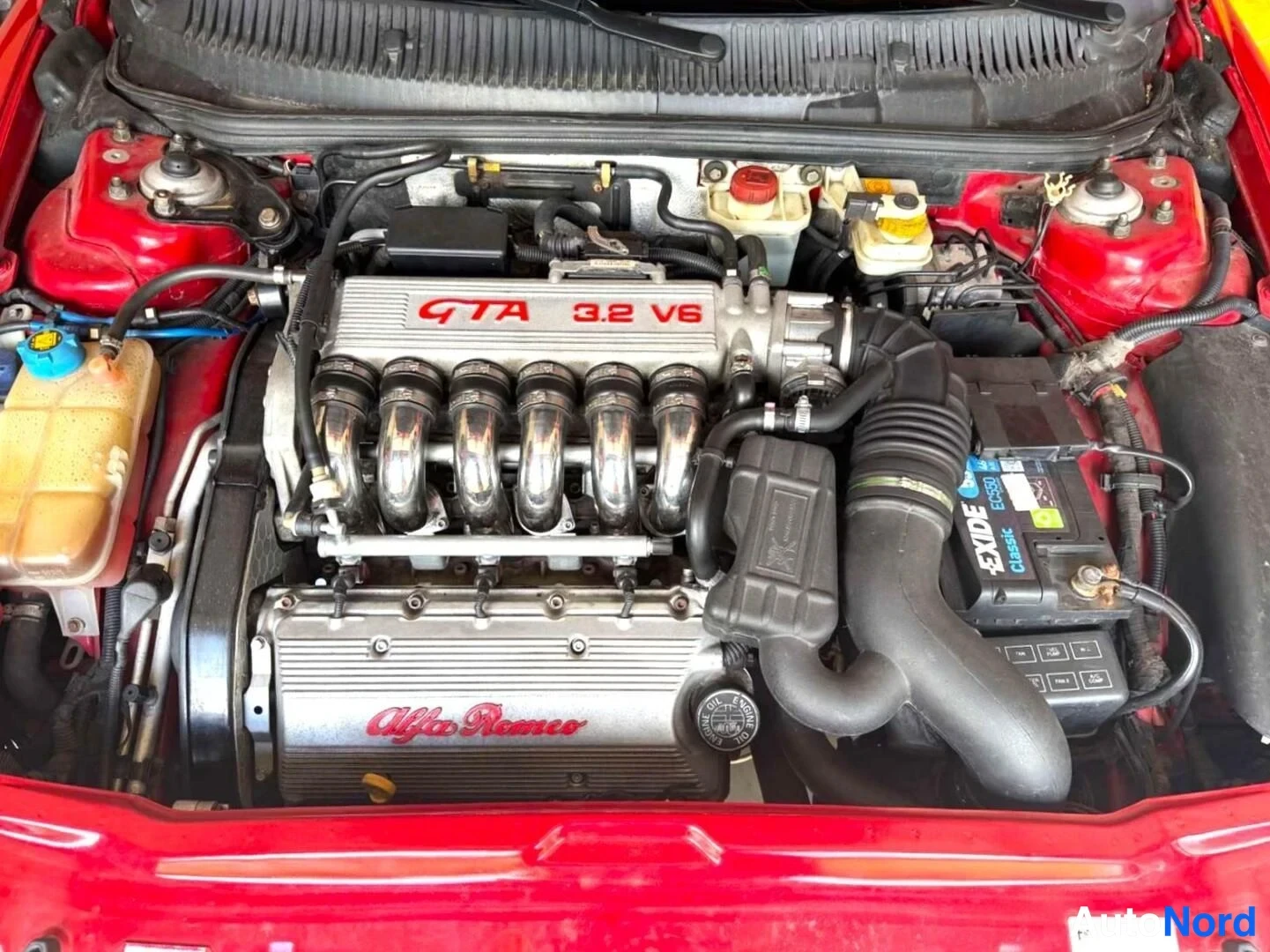 Punainen Alfa Romeo 156 2004, moottoritila, kuva 19