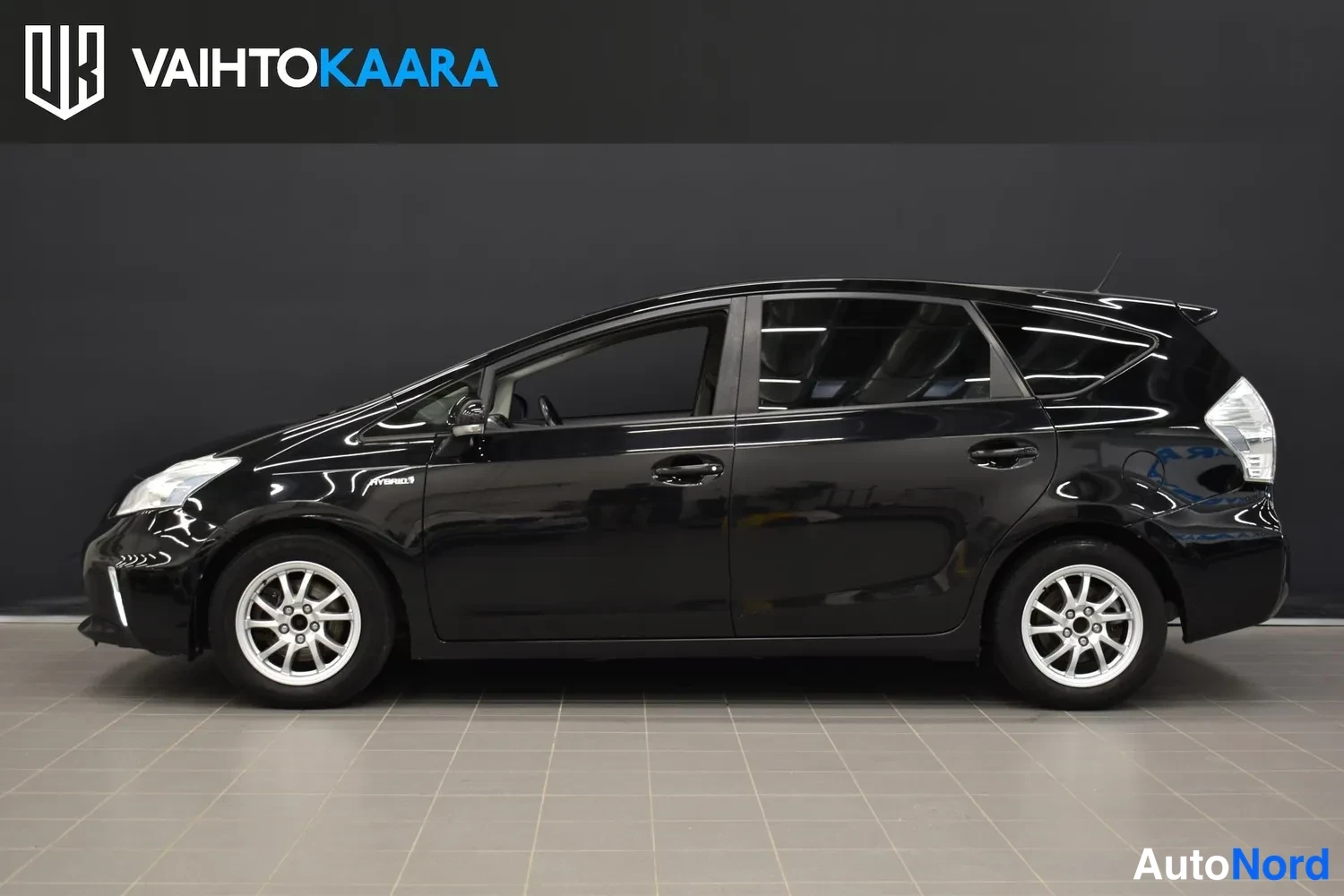 Musta Toyota Prius+ 2013, ulkokuva 2 – Raisio