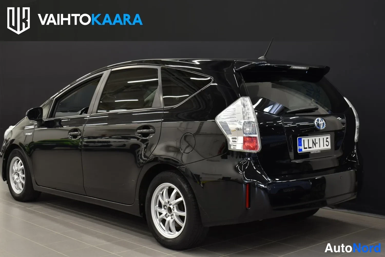 Musta Toyota Prius+ 2013, ulkokuva 3 – Raisio