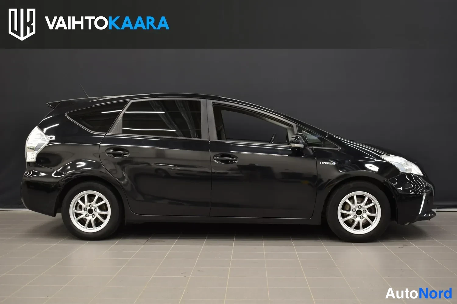 Musta Toyota Prius+ 2013, ulkokuva 5 – Raisio