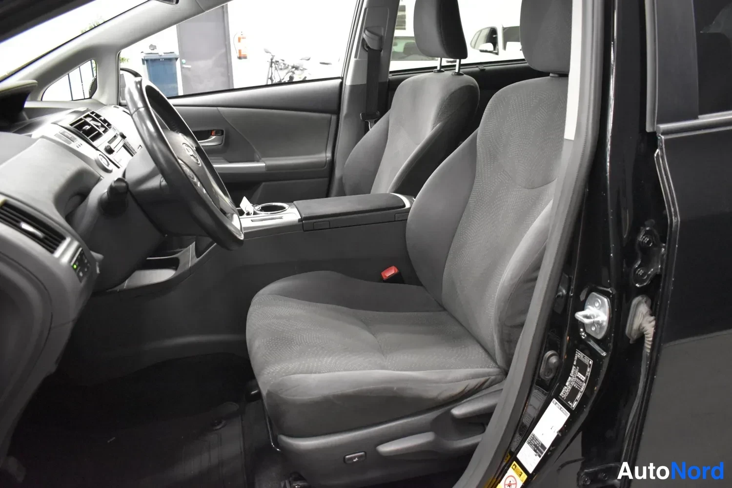 Musta Toyota Prius+ 2013, ulkokuva 7 – Raisio