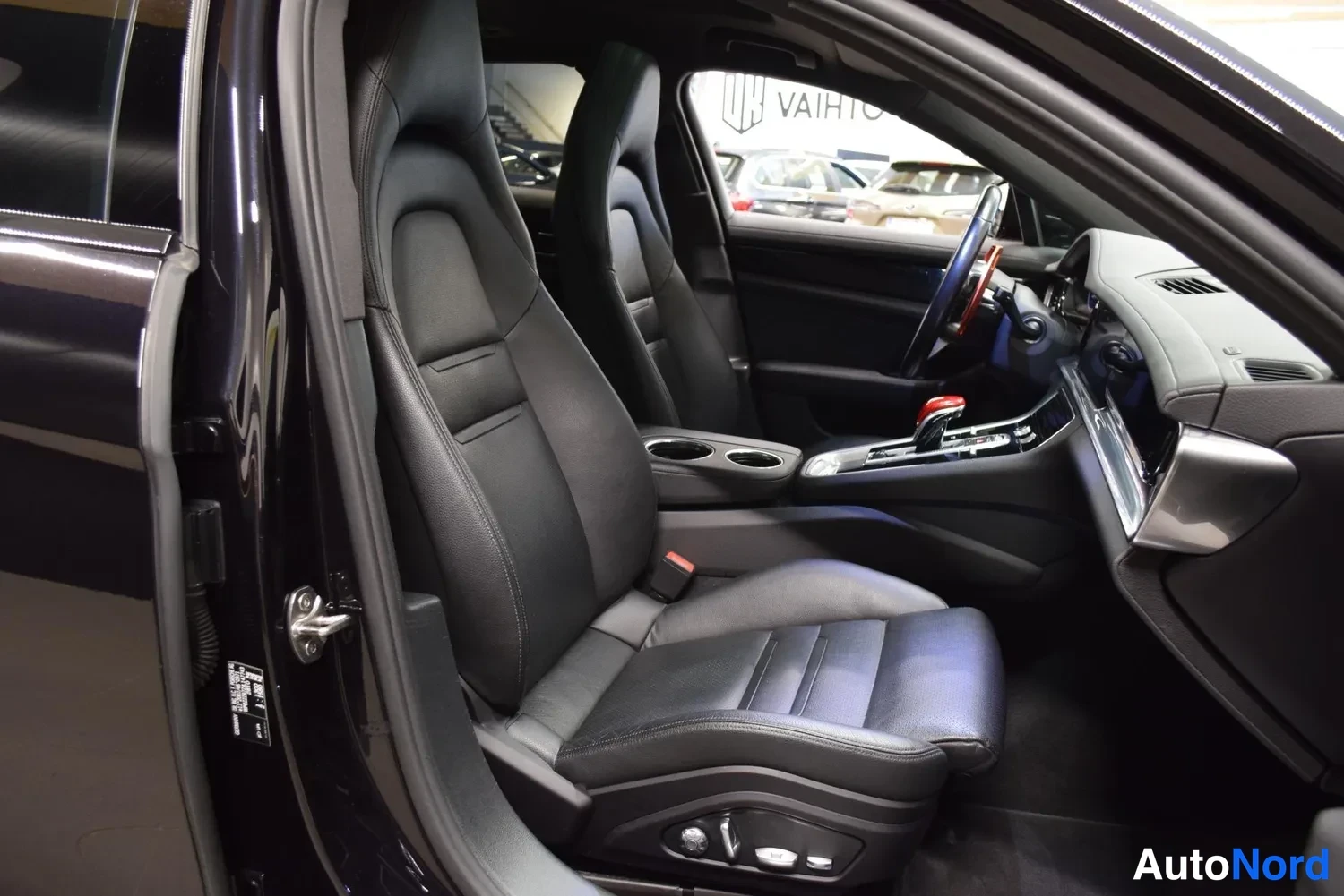 Musta Porsche Panamera 4 E-Hybrid 2018, ulkokuva 12 – Raisio